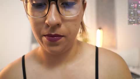 Snapshot of anacooperr_ chatting on 11/30/25, 12:20 Ana Sofia Cooper online show from 11/30/25, 12:20