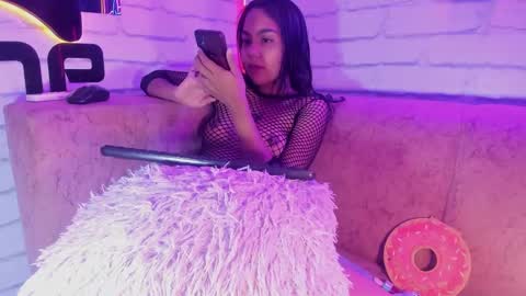 Snapshot of anaelle_bardin chatting on 02/01/25, 01:34 Anna online show from 02/01/25, 01:34