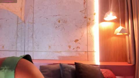 Snapshot of anaelle_bardin chatting on 09/19/25, 08:53 Anna online show from 09/19/25, 08:53
