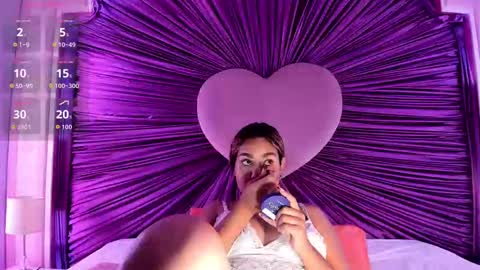 Snapshot of anaelle_bardin chatting on 10/03/25, 07:11 Anna online show from 10/03/25, 07:11