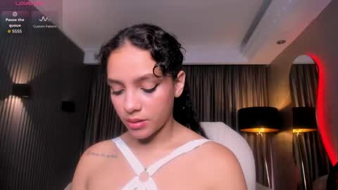Snapshot of anahi_curlie1 chatting on 05/19/26, 11:05 Anahi Curlie online show from 05/19/26, 11:05