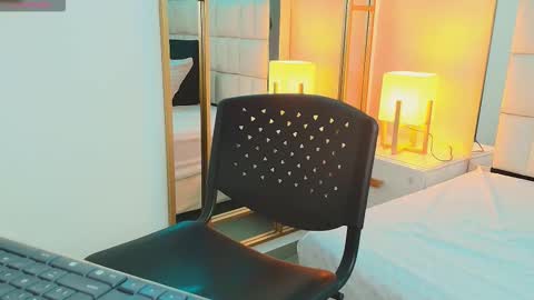 Anahi  online show from 11/19/25, 07:47