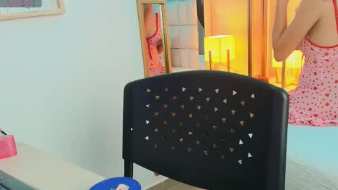 Anahi  online show from 12/13/25, 07:53