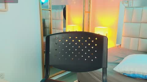 Anahi  online show from 12/16/25, 07:41