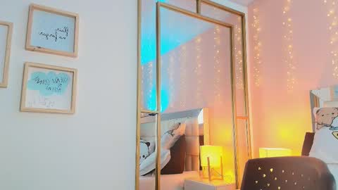 Anahi  online show from 03/18/26, 07:17