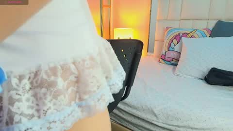 Anahi  online show from 04/22/26, 07:15