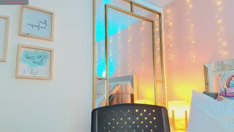 Anahi  online show from 04/23/26, 08:00