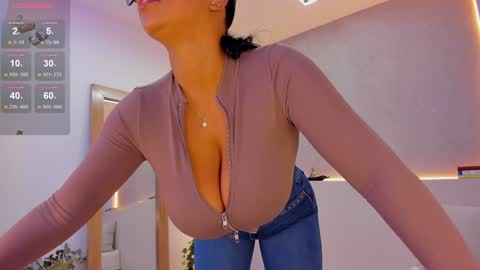 Snapshot of anahi_ryan chatting on 02/08/25, 01:11 Ana online show from 02/08/25, 01:11