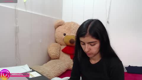 Anahi Browns online show from 10/23/25, 07:12