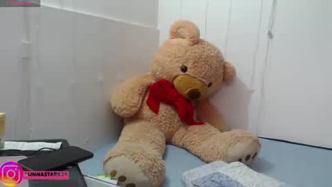 Anahi Browns online show from 11/04/25, 07:02