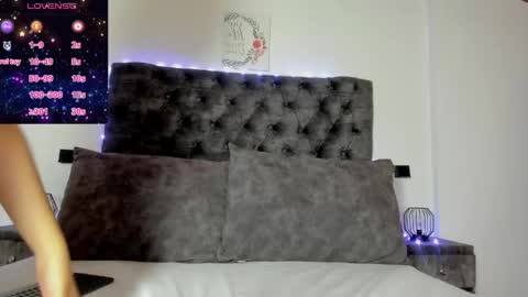 ..a n a i s  c o o p e r .. online show from 04/17/26, 04:04