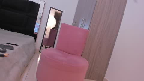 Snapshot of anakross_ chatting on 01/21/25, 12:04 ANA HAMMERLE online show from 01/21/25, 12:04