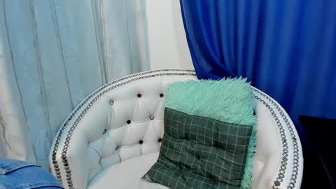 Snapshot of analia18_ chatting on 01/21/25, 11:46 analia18 online show from 01/21/25, 11:46