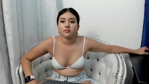 Snapshot of analia18_ chatting on 02/25/25, 01:28 analia18 online show from 02/25/25, 01:28