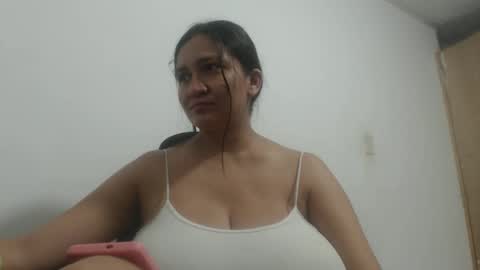 Snapshot of analy_hot chatting on 09/10/25, 12:05 analy_hot online show from 09/10/25, 12:05