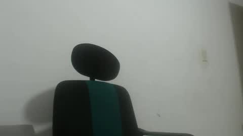 Snapshot of analy_hot chatting on 10/08/25, 12:14 analy_hot online show from 10/08/25, 12:14