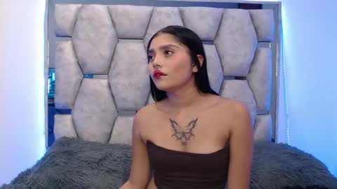 Snapshot of analymilles chatting on 10/21/25, 07:58 analymilles online show from 10/21/25, 07:58