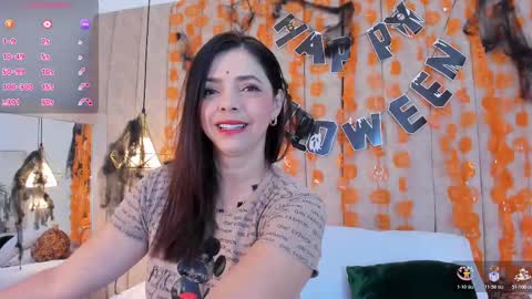 Snapshot of anantaa chatting on 10/21/25, 11:33 Ananta online show from 10/21/25, 11:33