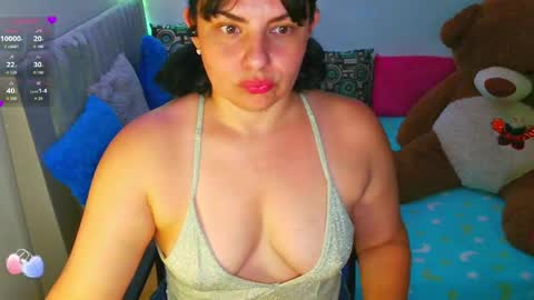 Snapshot of anaspark chatting on 05/22/26, 01:17 Ana online show from 05/22/26, 01:17