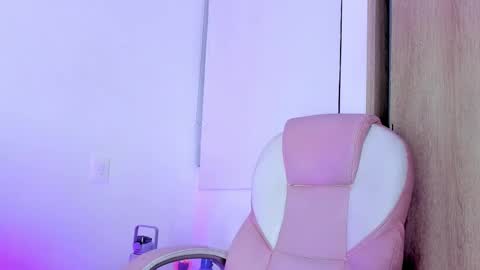 Snapshot of anastaciablake chatting on 12/16/24, 04:13 Anastacia online show from 12/16/24, 04:13