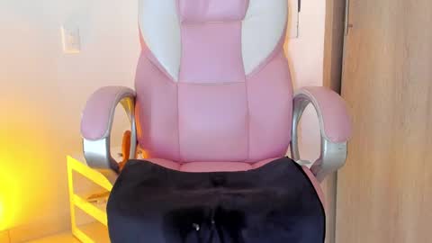 Snapshot of anastaciablake chatting on 01/17/25, 06:57 Anastacia online show from 01/17/25, 06:57