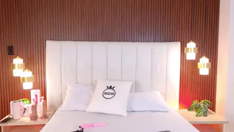 Mia online show from 10/23/25, 12:26