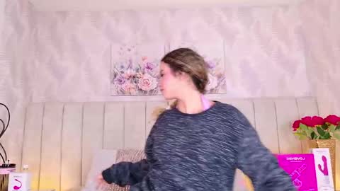 Mia online show from 04/22/26, 11:56