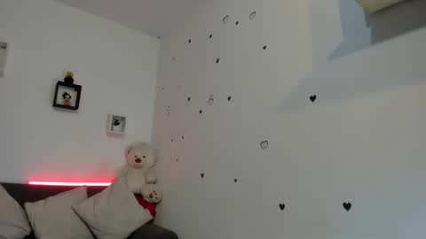 Snapshot of anastasia_tuya chatting on 01/18/26, 01:20 anastasia online show from 01/18/26, 01:20