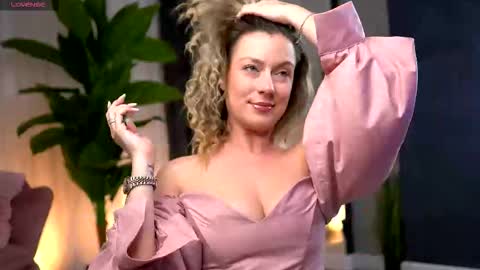 AnastasiaMills online show from 12/16/25, 09:09