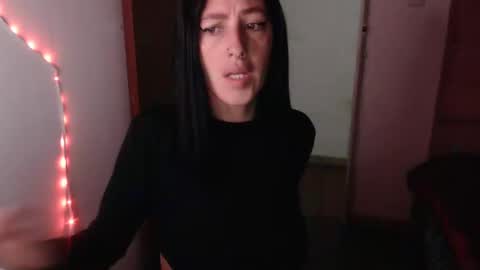Snapshot of anasweet_69 chatting on 12/24/24, 11:33 ANA online show from 12/24/24, 11:33