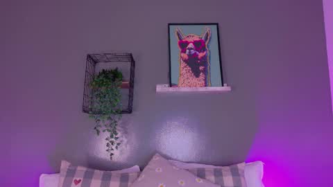 Kendra  online show from 10/22/25, 10:15