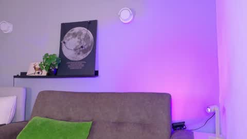 Kendra  online show from 04/16/26, 10:05