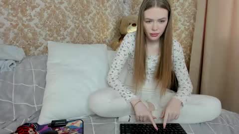 anayalowe online show from 04/22/26, 10:17