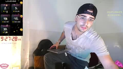 Snapshot of andders_ chatting on 04/11/26, 02:27 Anders online show from 04/11/26, 02:27
