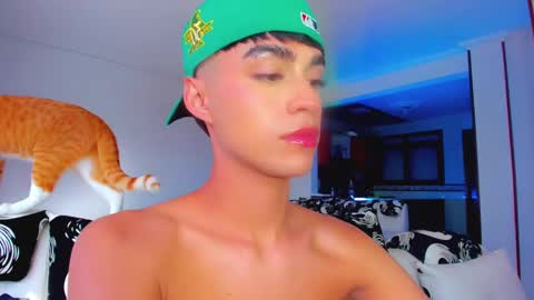 Snapshot of anddy_grey1 chatting on 01/21/25, 08:32 Dani 3 online show from 01/21/25, 08:32