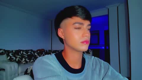 Snapshot of anddy_grey1 chatting on 02/27/25, 07:47 Dani 3 online show from 02/27/25, 07:47