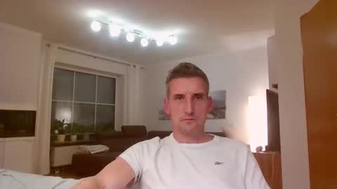 Snapshot of andre029 chatting on 11/10/25, 08:41 Name online show from 11/10/25, 08:41