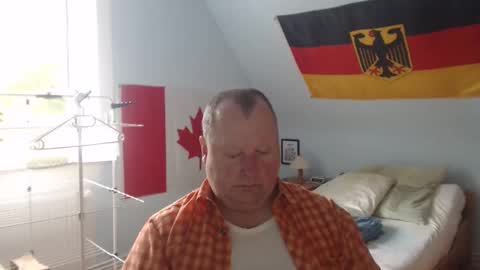 Snapshot of andre124231 chatting on 09/08/25, 04:50 Andre online show from 09/08/25, 04:50