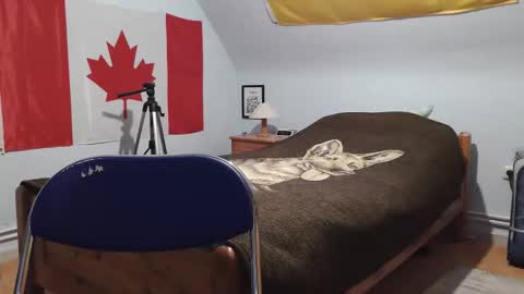 Snapshot of andre124231 chatting on 10/09/25, 05:11 Andre online show from 10/09/25, 05:11