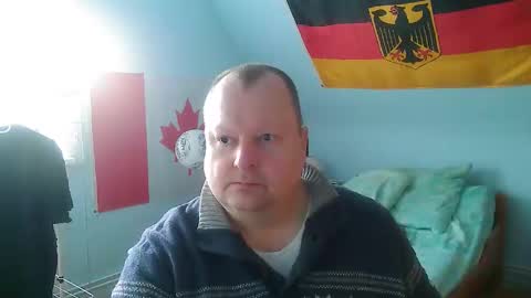 Snapshot of andre124231 chatting on 11/18/25, 11:47 Andre online show from 11/18/25, 11:47