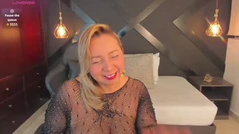 Snapshot of andre_soto_ chatting on 01/18/26, 02:37 A N D R E online show from 01/18/26, 02:37