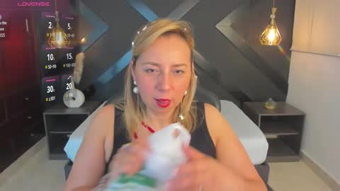 Snapshot of andre_soto_ chatting on 02/05/26, 02:27 A N D R E online show from 02/05/26, 02:27