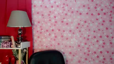 andrea06121998 online show from 10/04/25, 10:46