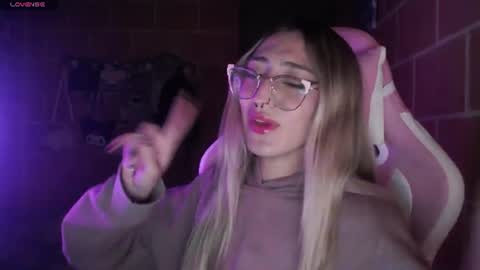 Snapshot of andrea_camila chatting on 07/01/26, 04:36 Andrea online show from 07/01/26, 04:36