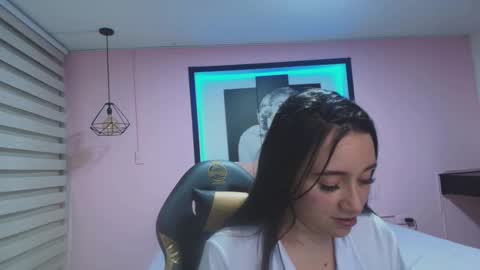 Snapshot of andrea_ramoss_ chatting on 02/25/25, 02:36 Andrea Ramos online show from 02/25/25, 02:36