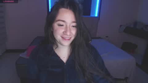 Snapshot of andrea_ramoss_ chatting on 03/07/25, 08:45 Andrea Ramos online show from 03/07/25, 08:45