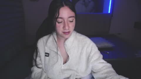 Snapshot of andrea_ramoss_ chatting on 03/12/25, 08:19 Andrea Ramos online show from 03/12/25, 08:19