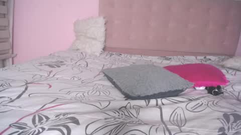 Snapshot of andrea_ramoss_ chatting on 09/14/25, 12:15 Andrea Ramos online show from 09/14/25, 12:15