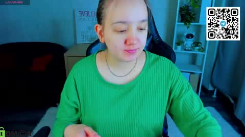 Snapshot of andrea_svel chatting on 05/11/26, 12:38 Andrea hereGMT7Mon Tue Wen ThFri Sat Su 0300am-0900am. online show from 05/11/26, 12:38