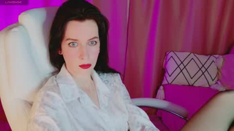 Snapshot of andreaashton chatting on 02/17/25, 05:32 Andrea Ashton online show from 02/17/25, 05:32